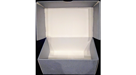 Caixa alta, com paredes duplas, para conservação de peças frágeis